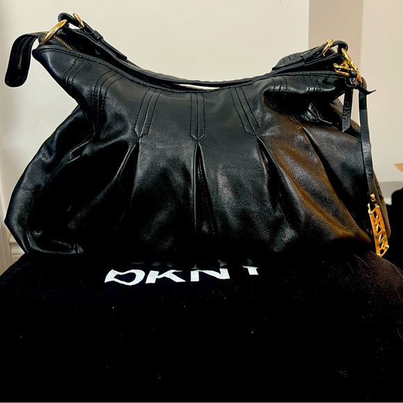 DKNY Handbags - DKNY Napa leather purse